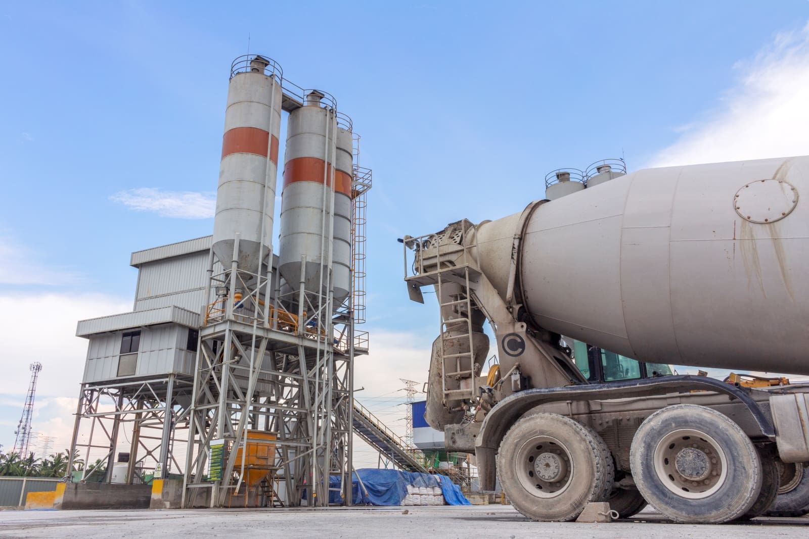 A cement truck parked in front of a building.